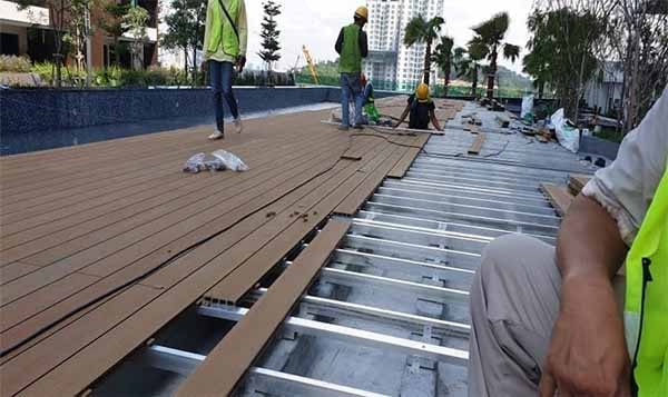 Thi công sàn nhựa giả gỗ ngoài trời tại Quận 7